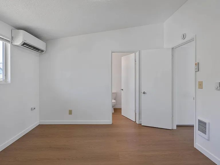 460-492 N Broadway St #472 — Photo 21