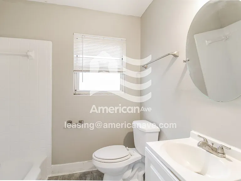 1113647_014_bathroom_13853770.jpg