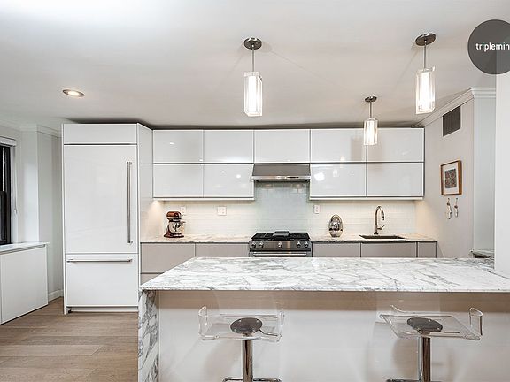 3rd image of 233 E 69th St #10NO