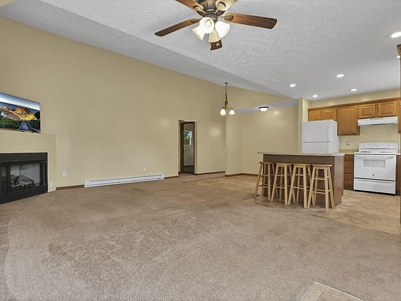 4th image of 1176 Apple Valley Dr
