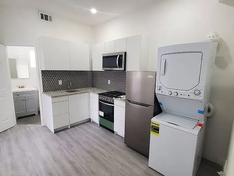 734 SW 4th St #6 — Photo 14