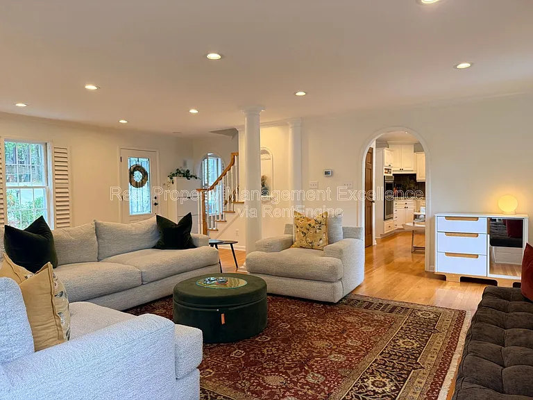 1208 Nottingham Dr — Photo 7