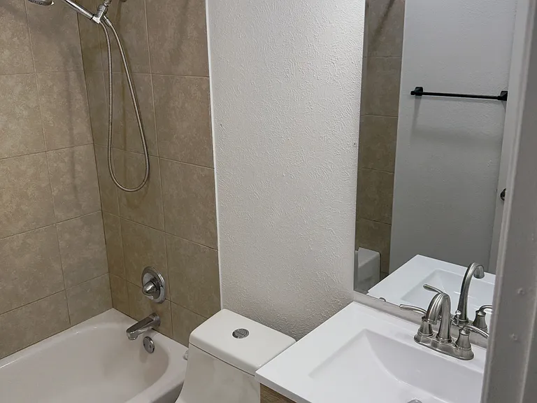 1400 Magnolia St — Photo 15