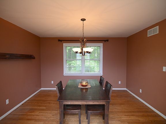 3rd image of 310 Dove Dr