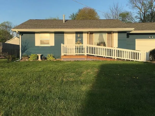 604 S Elm St, Delavan, IL 61734