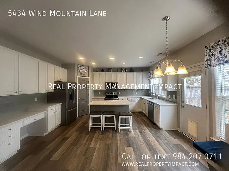 5434 Wind Mountain Ln — Photo 11