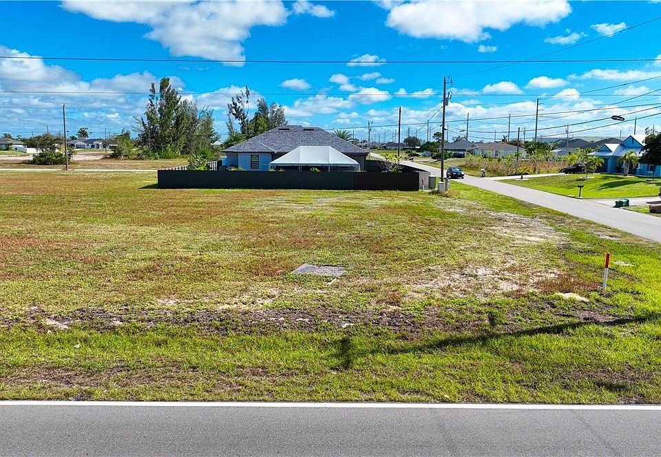 1st image of 2405 Chiquita Blvd N