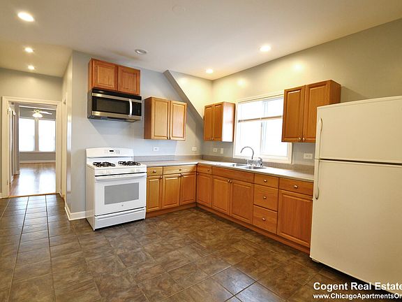 3rd image of 3622 N Christiana Ave Floor 2
