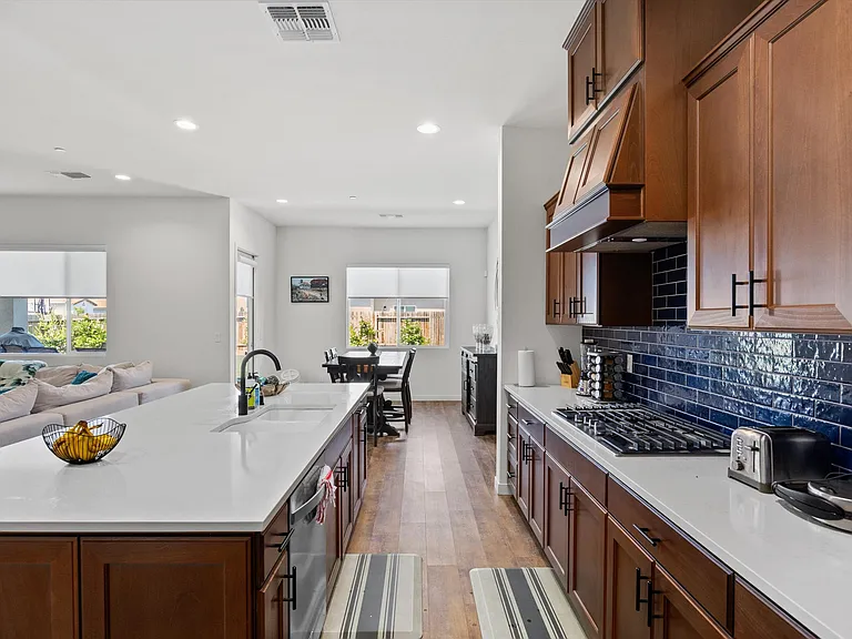 815 Gilsum Ct — Photo 49