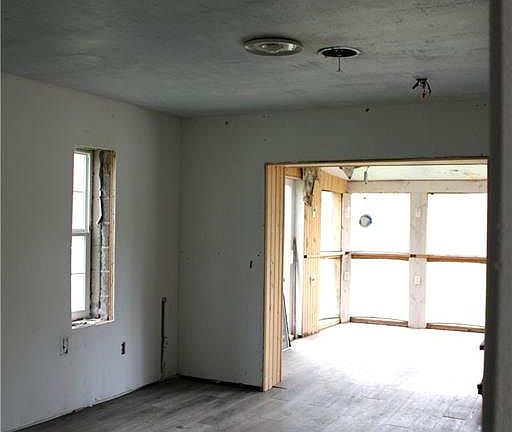 4th image of 3102 Woodlawn Ave