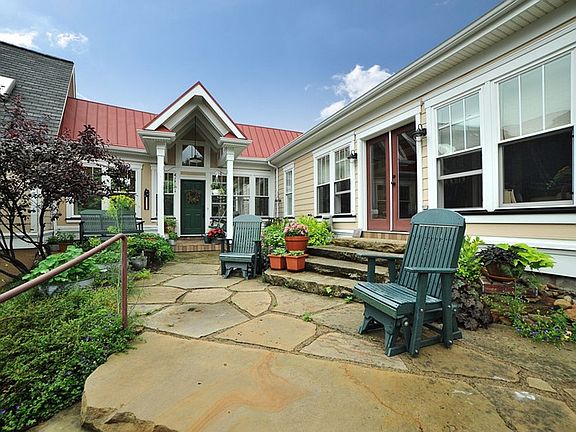 5th image of 297 Chapel Dr