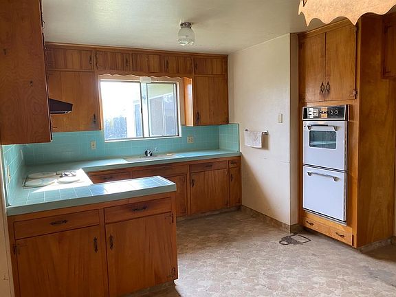 4th image of 3920 E Santa Ana Ave