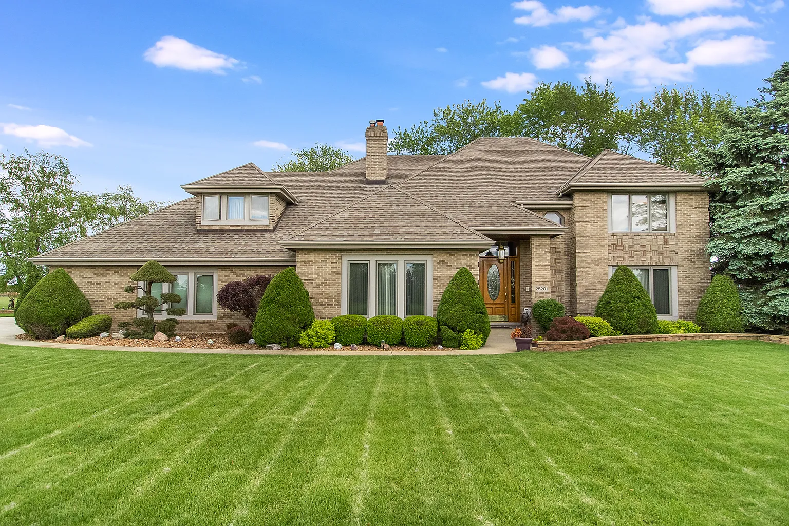 25201 S Chennault Ave photo 1
