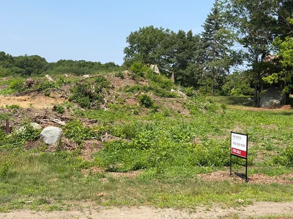 4 West St, Stoughton, MA 02072