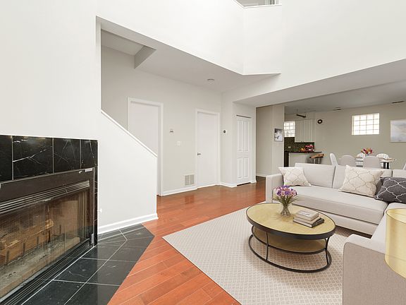 5th image of 909 W Diversey Pkwy APT 3W