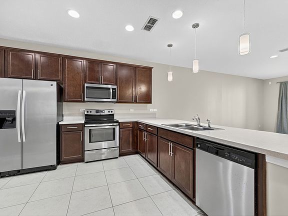 4th image of 3910 Buckthorne Dr #E