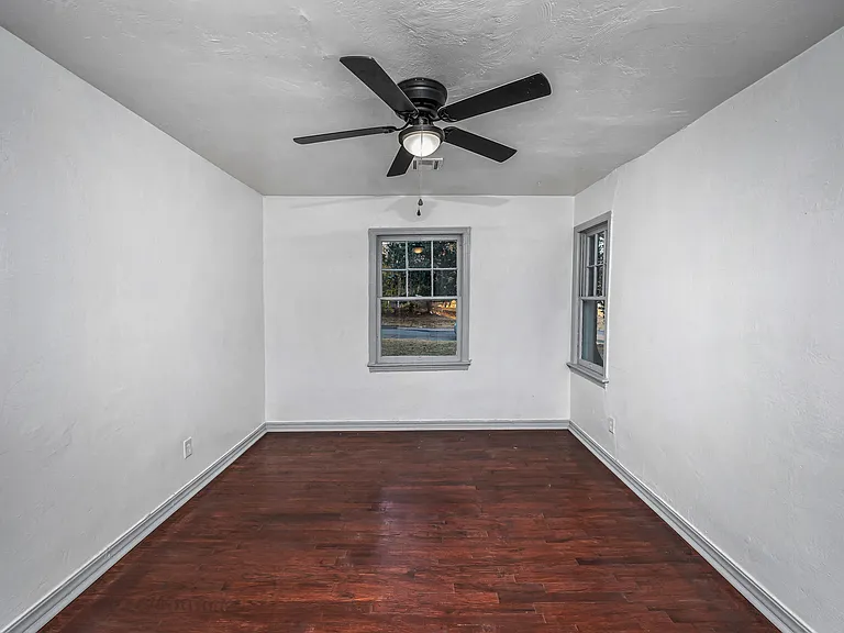 1414 NW 23rd St — Photo 11