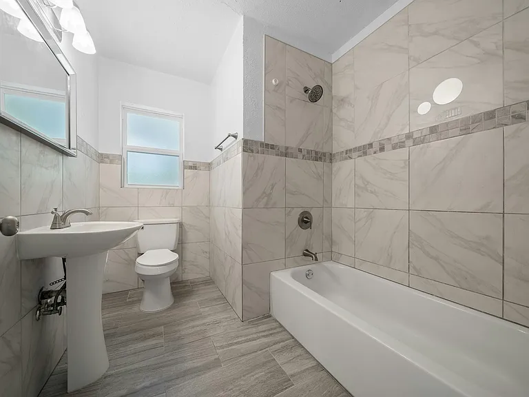 629 SE 29th Ter — Photo 11