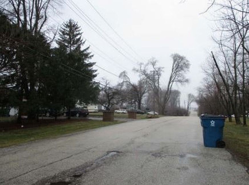 Exterior Neighborhood (street photo)