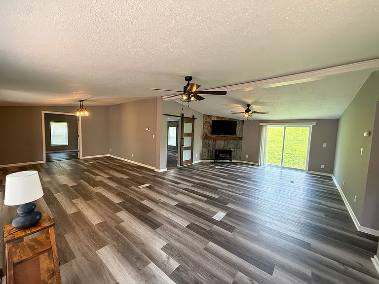 5693 E US Highway 40 — Photo 2