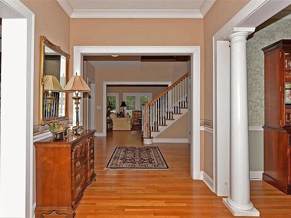 3rd image of 415 N Harrison Ave