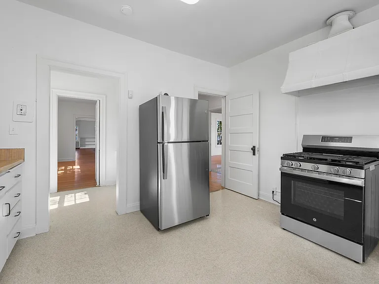 1006 Azuar Dr — Photo 10