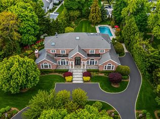 199B West Shore Rd, Great Neck, NY 11024