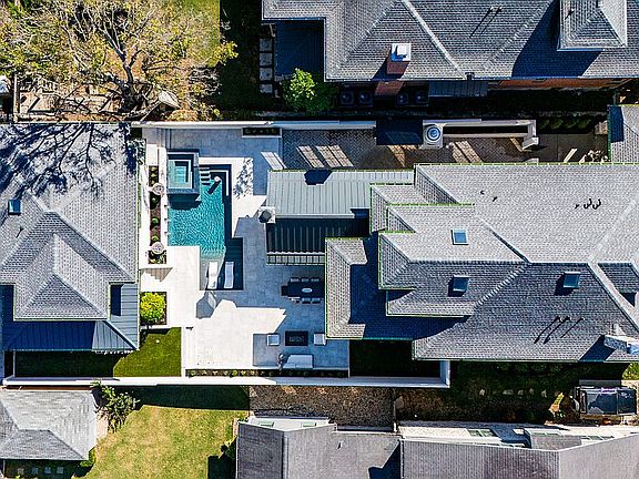 5th image of 1704 Sweetbriar Ave
