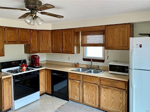 3rd image of 165 Fremont Ave