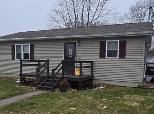 307 N Columbia St, Grandview, IA 52752