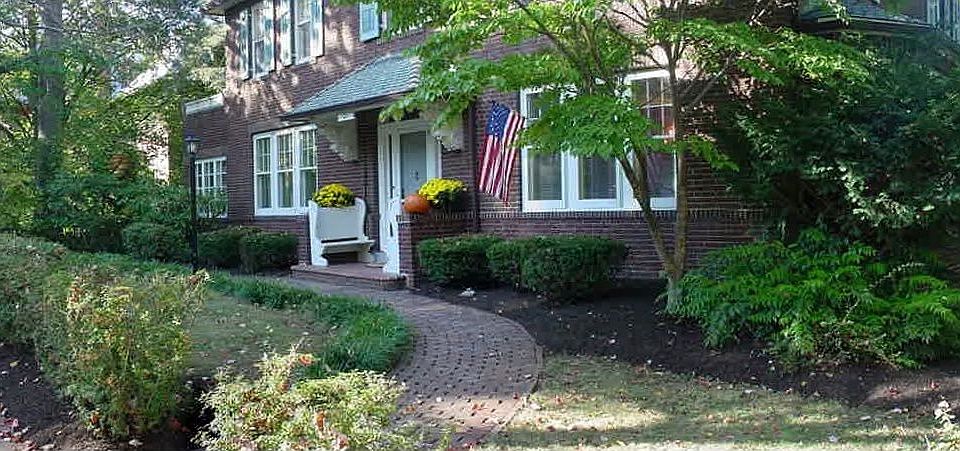 Front Walkway / Landscaping