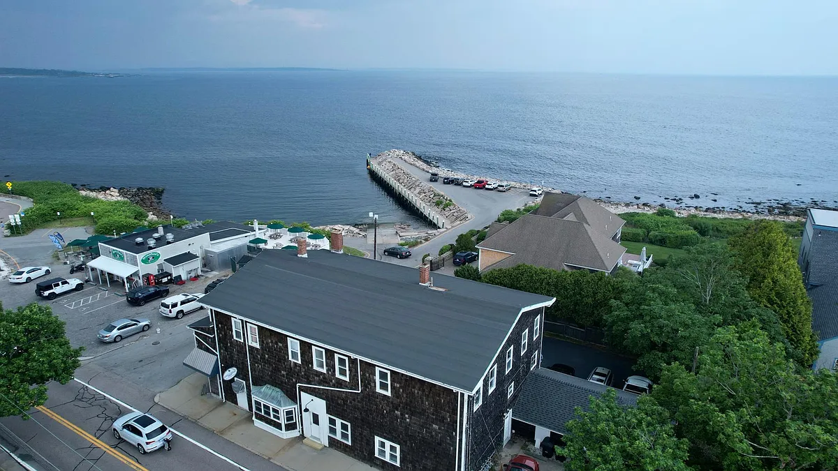 Building Photo - 196 Ocean Rd #D