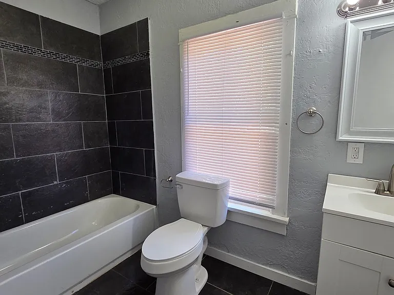 1102 W Arroyo Ave — Photo 3