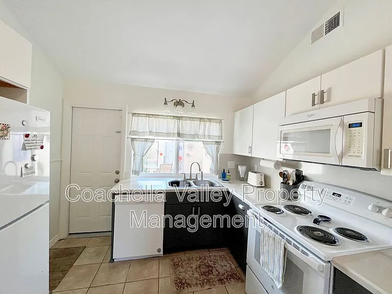 2010 Lawrence Crossley Rd #8 — Photo 13