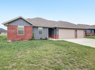 5572 W Pine St, Springfield, MO 65802