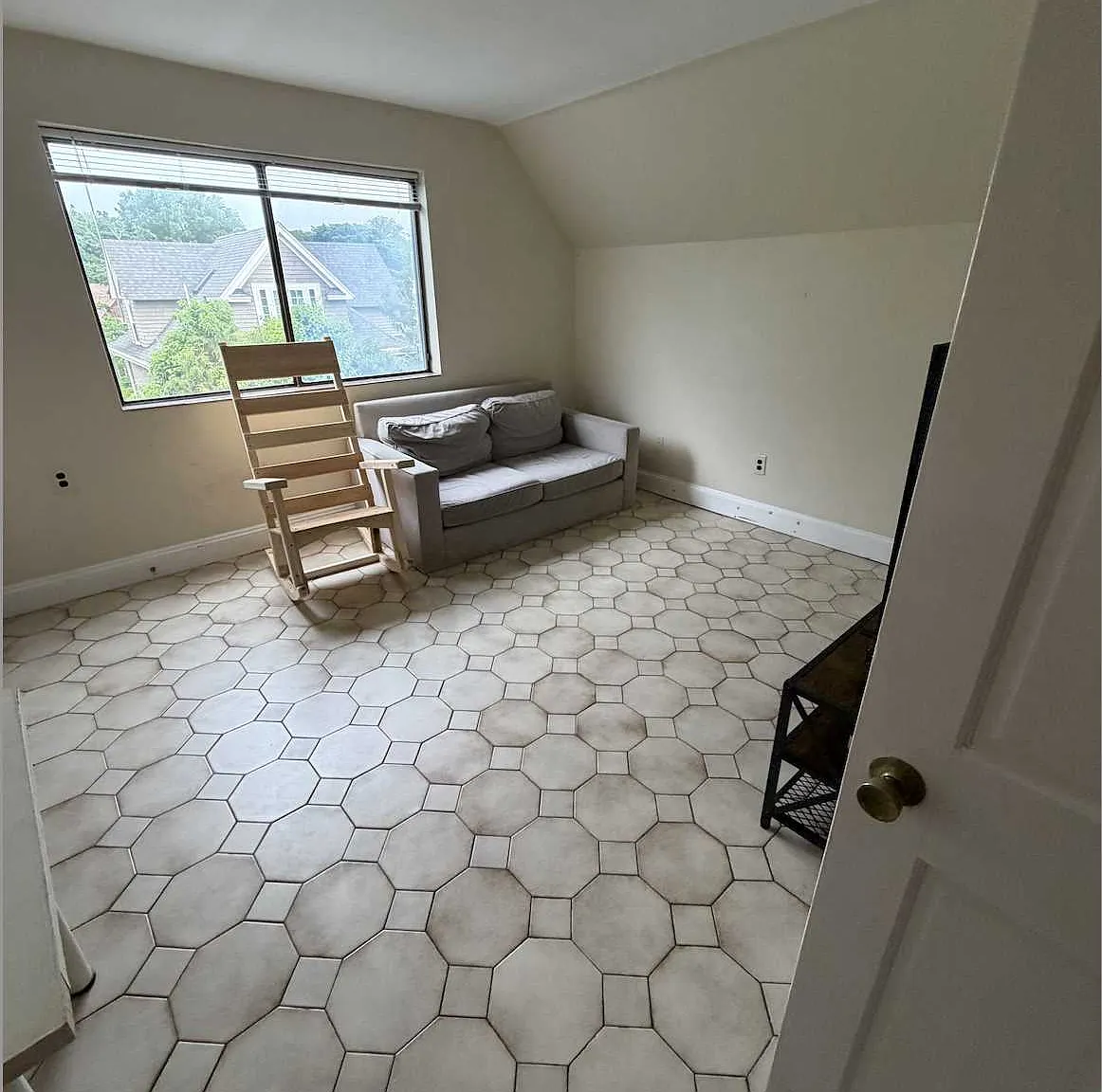 4 bed, $2,500 — Photo 2