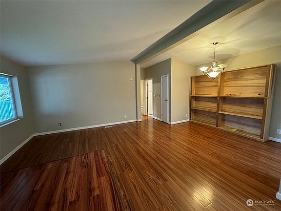 Living/Dining Room>