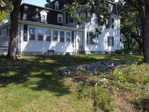 922 N Shore Dr, Clear Lake, IA 50428