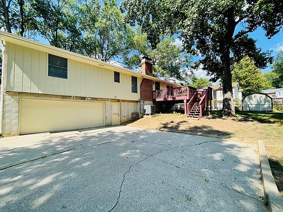 3rd image of 820 Southern Air Dr