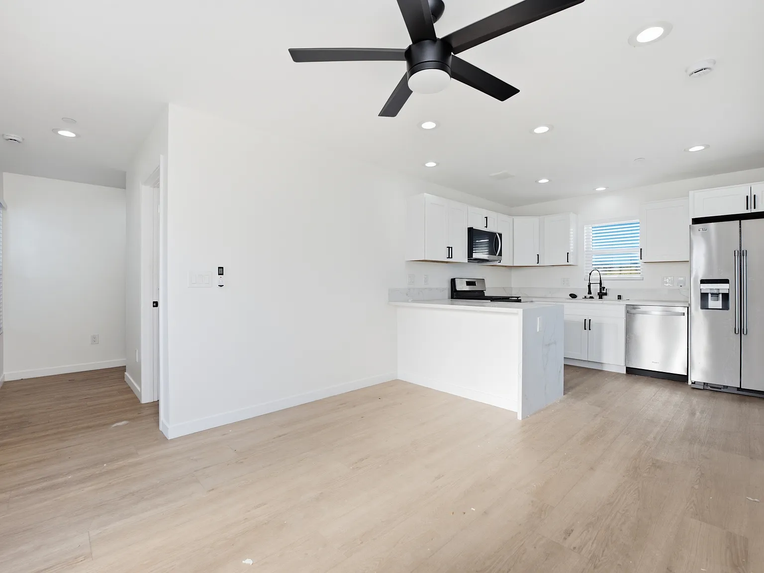 2 bed, 753 sqft, $2,995 — Photo 4