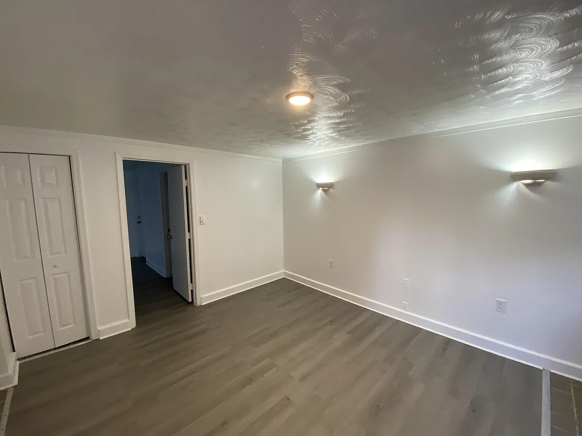 Building Photo - 28 N 4th St #5