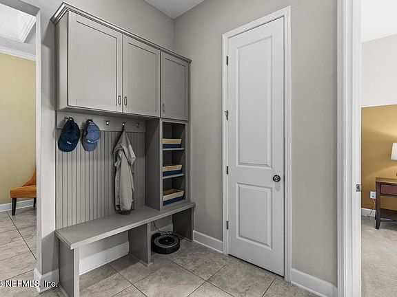 4th image of 14 Pine Manor Dr