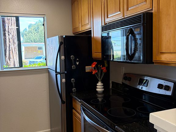 4th image of 934 Catkin Ct