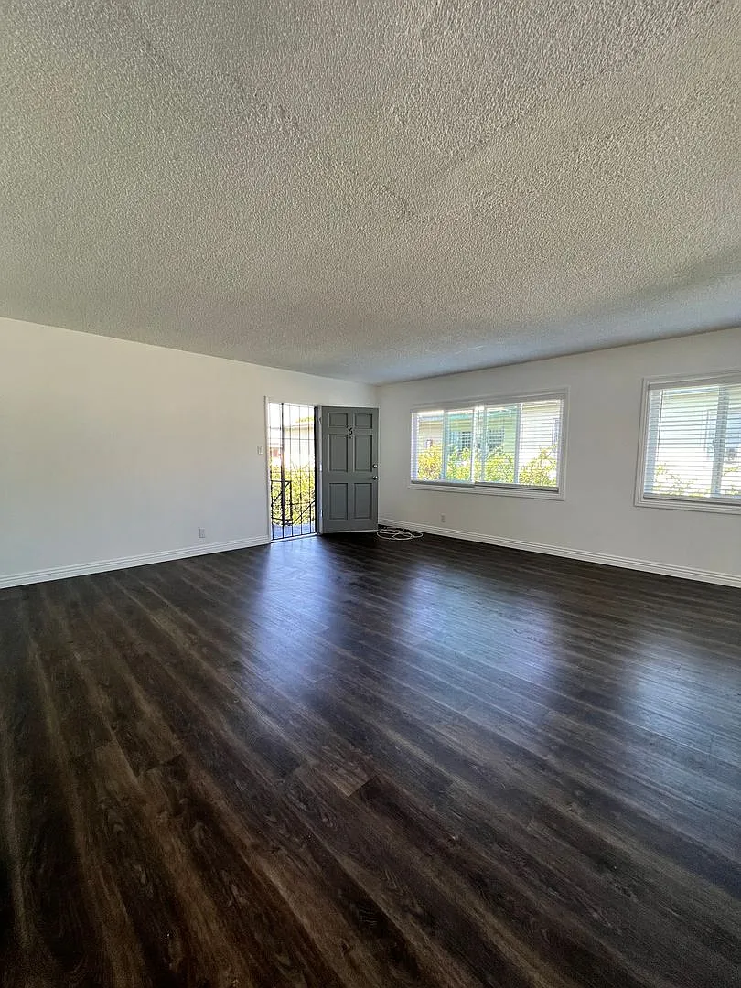 10222 S Dixon Ops — Photo 2