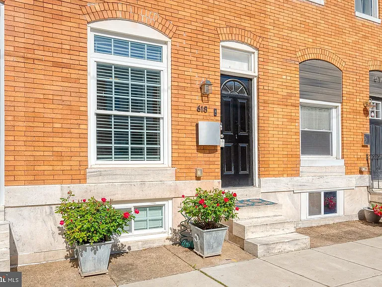 618 S Newkirk St — Photo 2