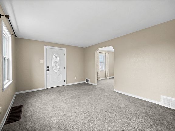 5th image of 1581 Greencrest Dr