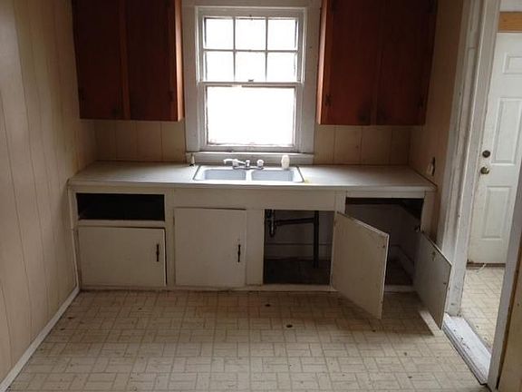2nd image of 1213 Superior Ave