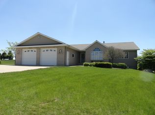 29 Lake Shetek Dr, Slayton, MN 56172
