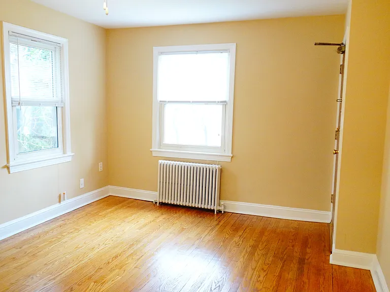 8210 Greenwood Ave — Photo 12