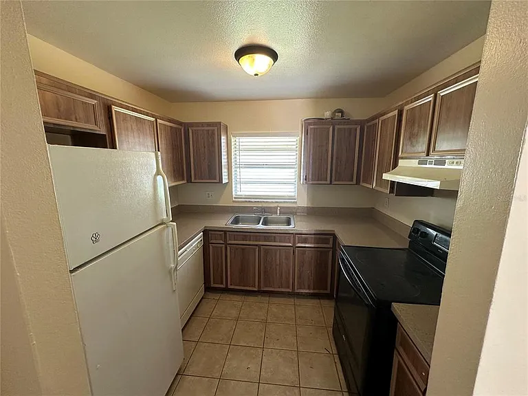 1820 Bonneville Dr #1820 — Photo 4